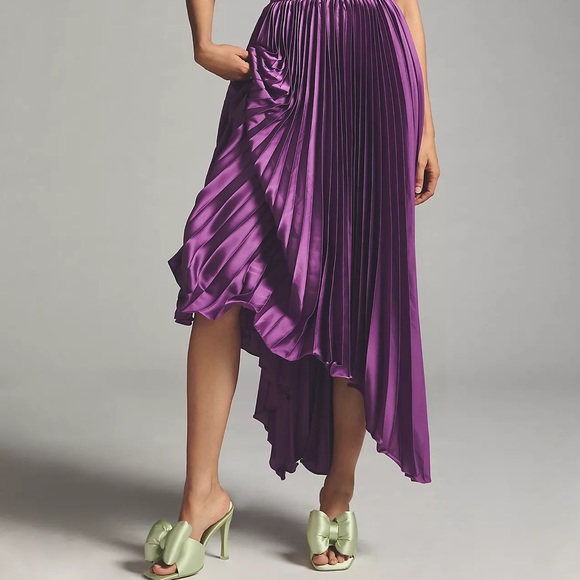 Anthropologie Mac Duggal Pleated V-Neck Dress - Picture 6 of 14